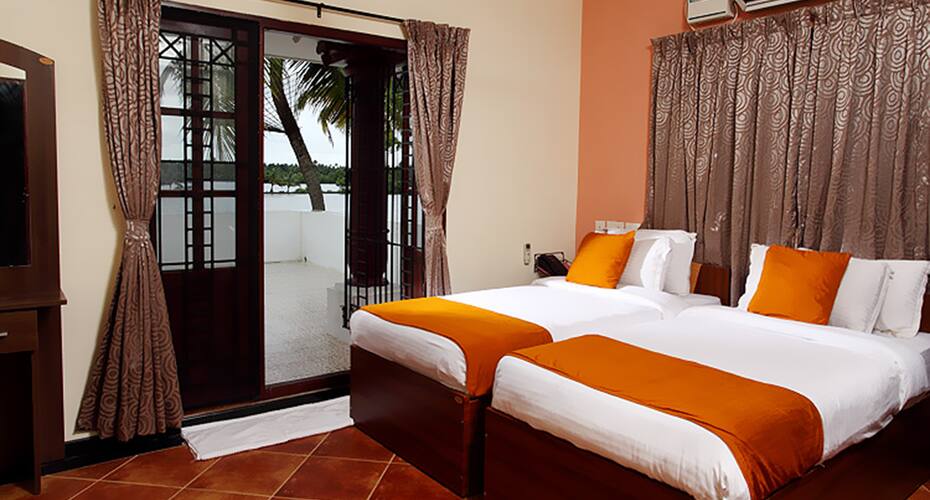 Signature Crest - Lake View Villa, Kochi 5